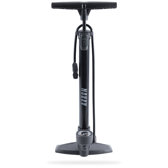 AARON AIR Standpumpe mit Manometer und Ball-Aufsatz, schwarze Fahrradpumpe mit rutschfestem Fuß und Manometer.