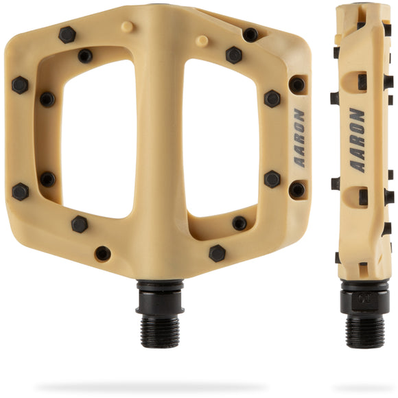 AARON Dirt MTB Fahrradpedale - Beige mit robusten Pins und langlebiger CroMo-Achse für sicheres Mountainbiken.