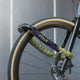 AARON Lock One Fahrradschloss mit Zahlencode - Olive am Fahrradreifen mit schwarzer Schrift auf Kette befestigt